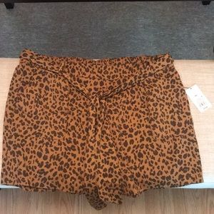 Leopard print drawstring shorts